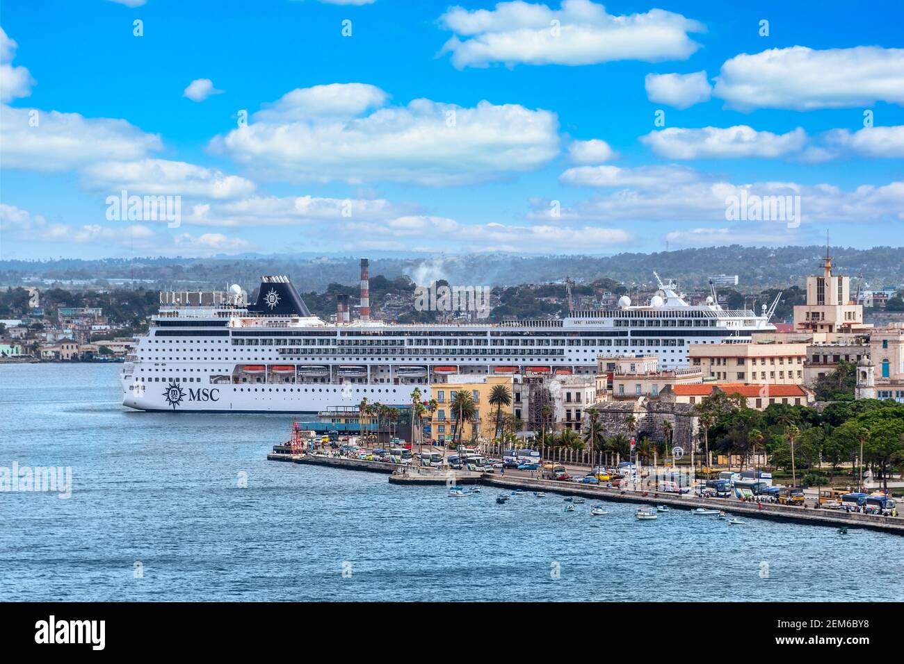 Kreuzfahrtschiff in der Bucht von Havanna, Kuba Stockfoto