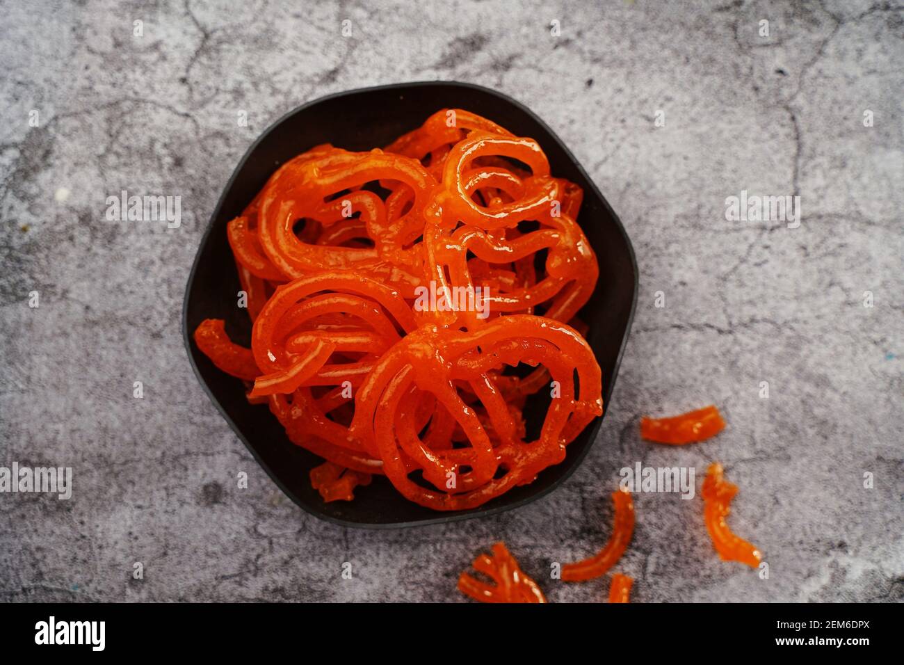 Jalebi oder Jilebi Jangri - traditionelle indische Diwali Süßigkeiten, selektiver Fokus Stockfoto