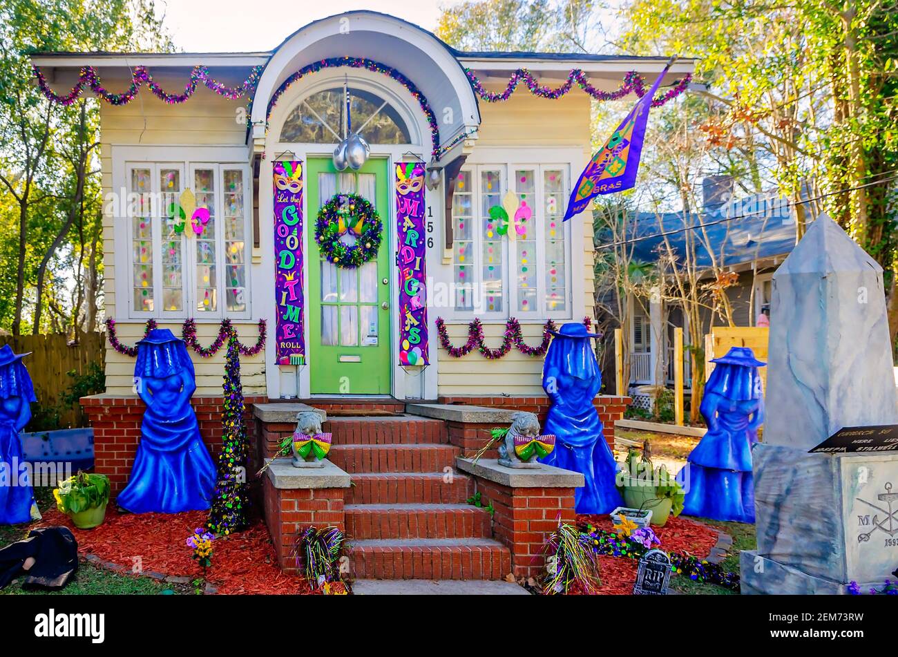 Ein Haus ist dekoriert für Mardi Gras, 19. Februar 2021, in Mobile, Alabama. Stockfoto