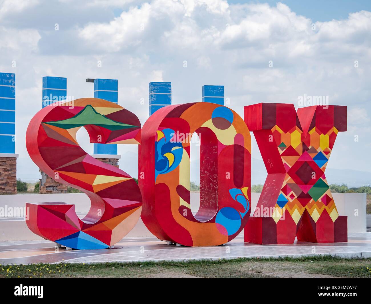 Die Skulptur SOX auf dem Flughafen von General Santos City, der Hauptstadt der Provinz South Cotabato auf den Philippinen. SOX ist eine Kurzform von SOCCSKSARGE Stockfoto