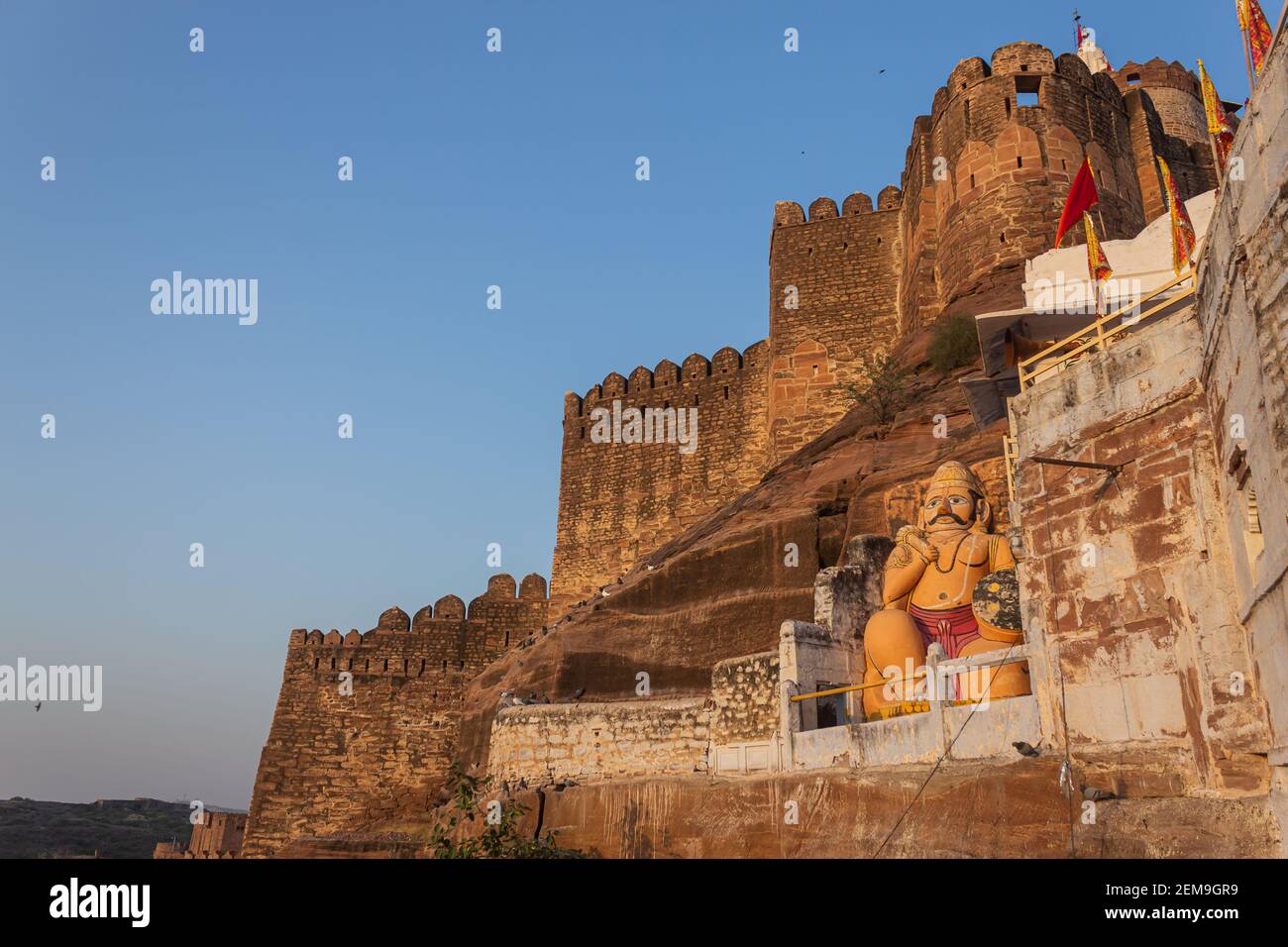 VEW von Mehrangarh Fort von Chamunda Devi Tempel, Jodhpur, Rajasthan, Indien. Stockfoto