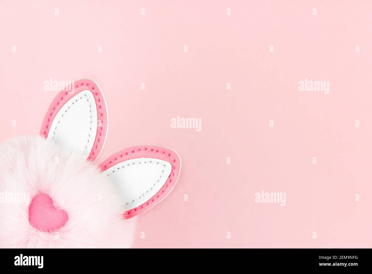 Bunny Ohren rosa Hintergrund. Design für Frühlingsferien Stockfoto