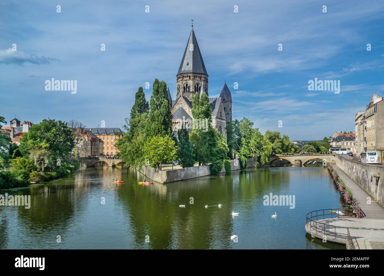 Blick auf die ikonische evangelische Kirche Tempel Neuf an der Mosel in Metz, Lothringen, Mosel, Grand Est Region, Frankreich Stockfoto