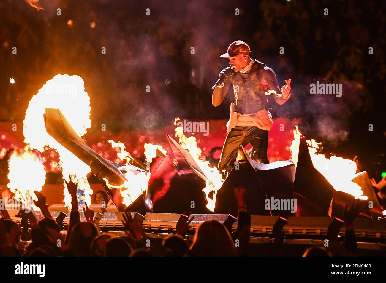 Travis Scott tritt wahrend der Super Bowl LIII Halbzeit Show im Mercedes Benz Stadium in Atlanta Georgia am 3. Februar 2019. Foto von Anthony Behar Sipa USA Stockfotografie Alamy