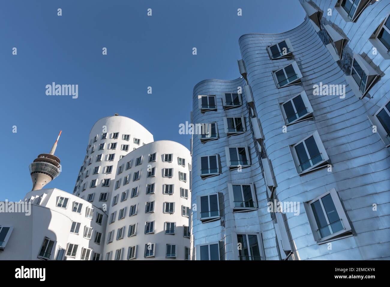 Neuer Zollhof oder der Neue Zollhof, Gebäude des Architekten Frank O. Gehry, Düsseldorf MedienHafen, Düsseldorf, Deutschland Stockfoto
