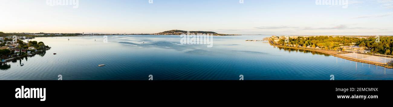 Luftaufnahme der Thau Lagune von Balaruc, Occitanie, Frankreich Stockfoto