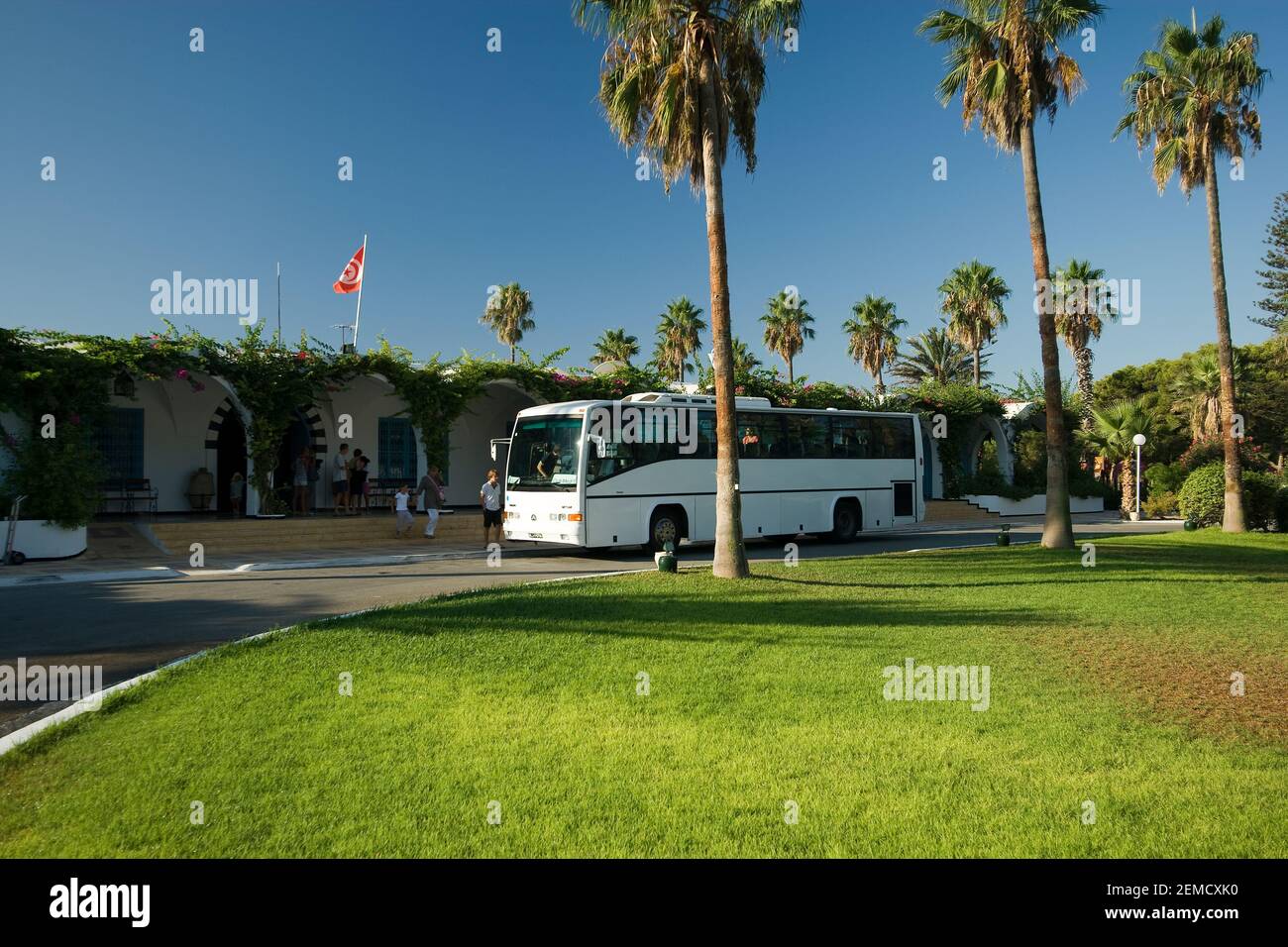 Touristenbus mit Ankunft im Club Mediterranee Resort in Nabeul Tunesien Stockfoto