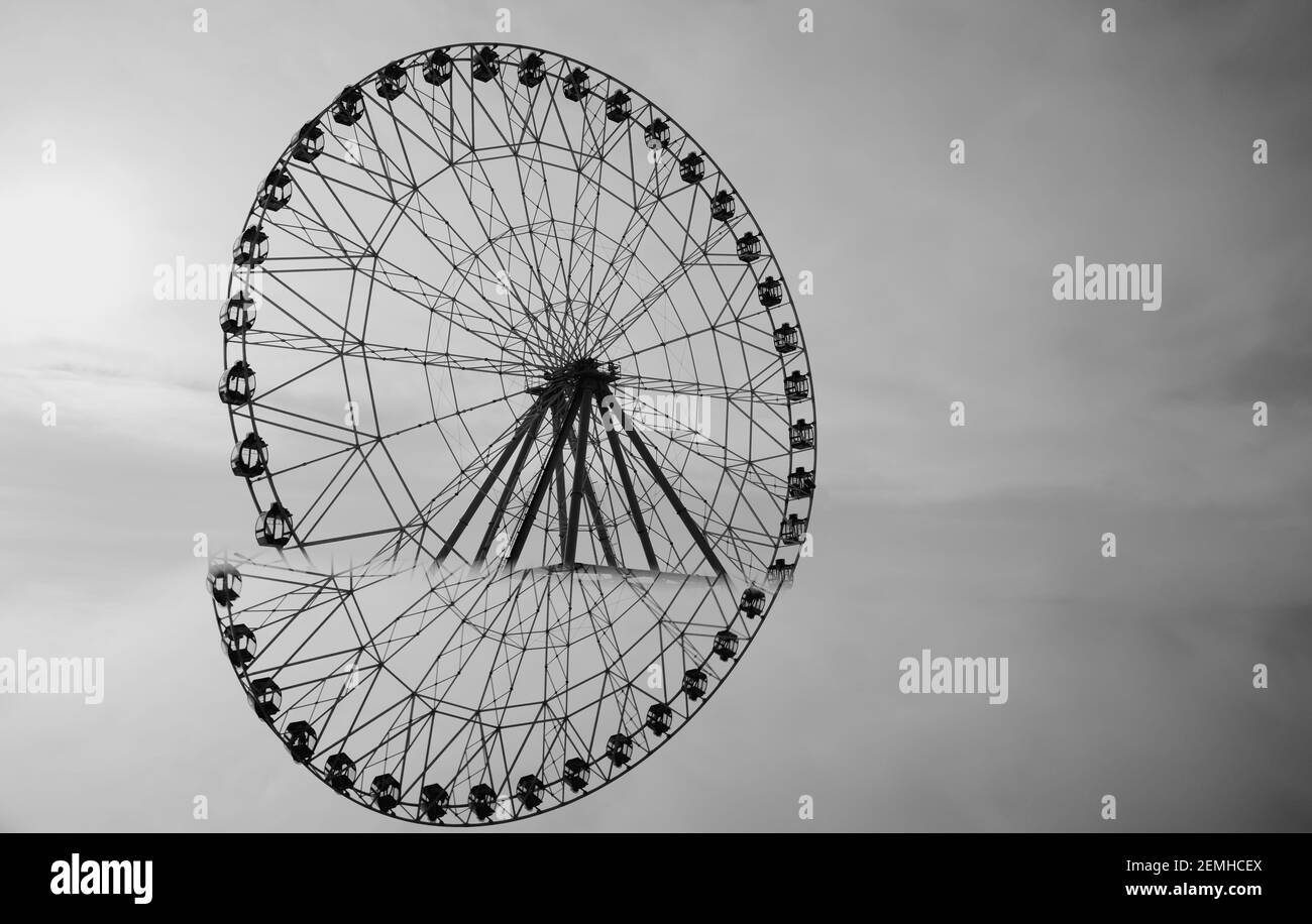 Riesenrad . Unter der Ansicht von Riesenrad für Hintergrund und abstrakte Kompositionen. Stockfoto
