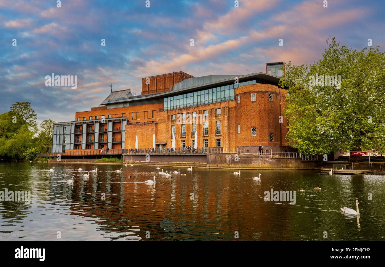 Das neu entwickelte RSC Theater am Ufer des Flusses Avon in Stratford, Warwickshire, England Stockfoto