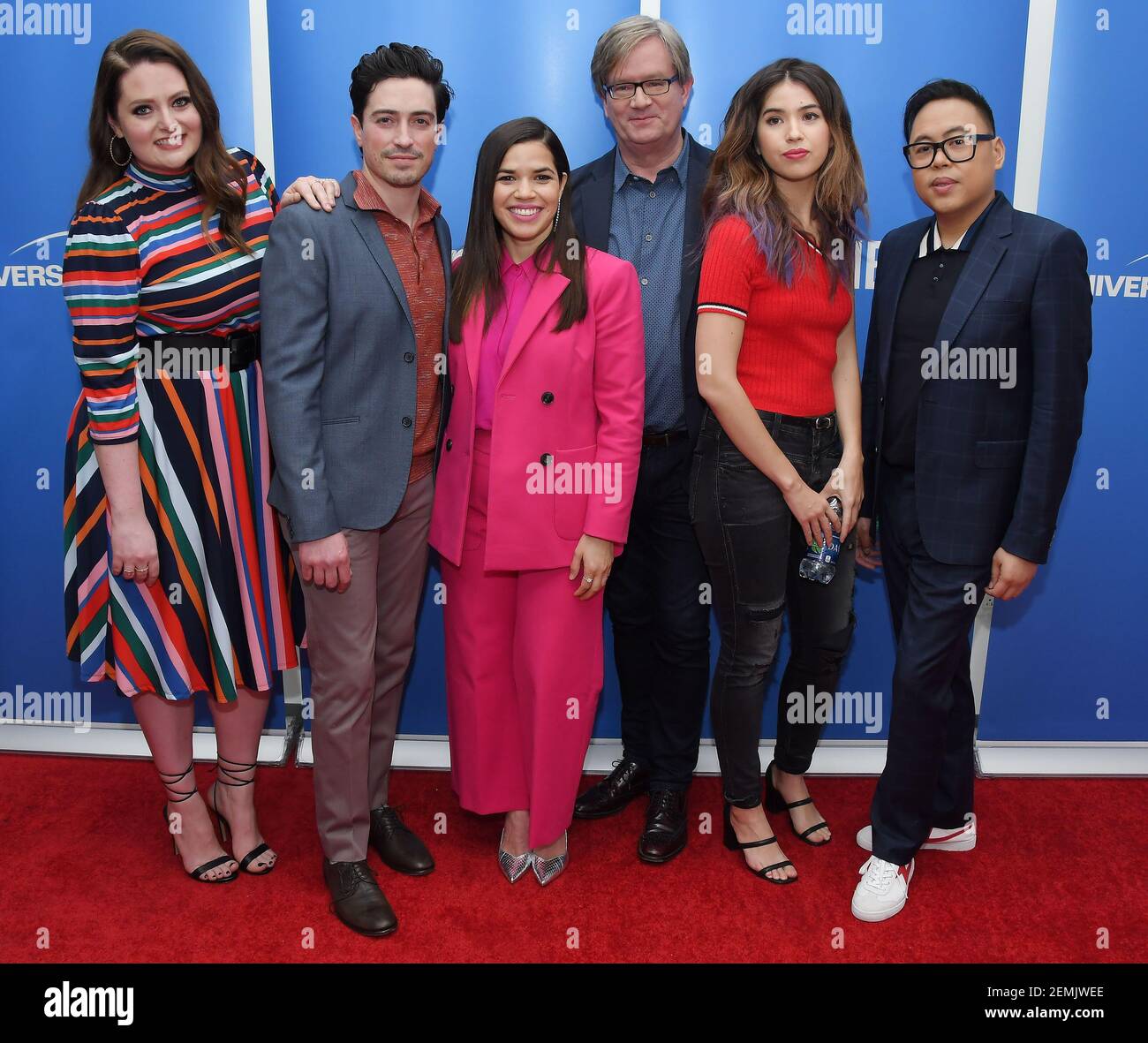 (L-R) „Superstore“-Darsteller – Lauren Ash, Ben Feldman, America Ferrera, Mark McKinney, Nichole Bloom und Nico Santos beim „Superstore“-Turnier der NBC im Universal Lot, geb. 1220 in Universal City, CA am Dienstag, 5. März 2019. (Foto von Sthanlee B. Mirador/Sipa USA) Stockfoto