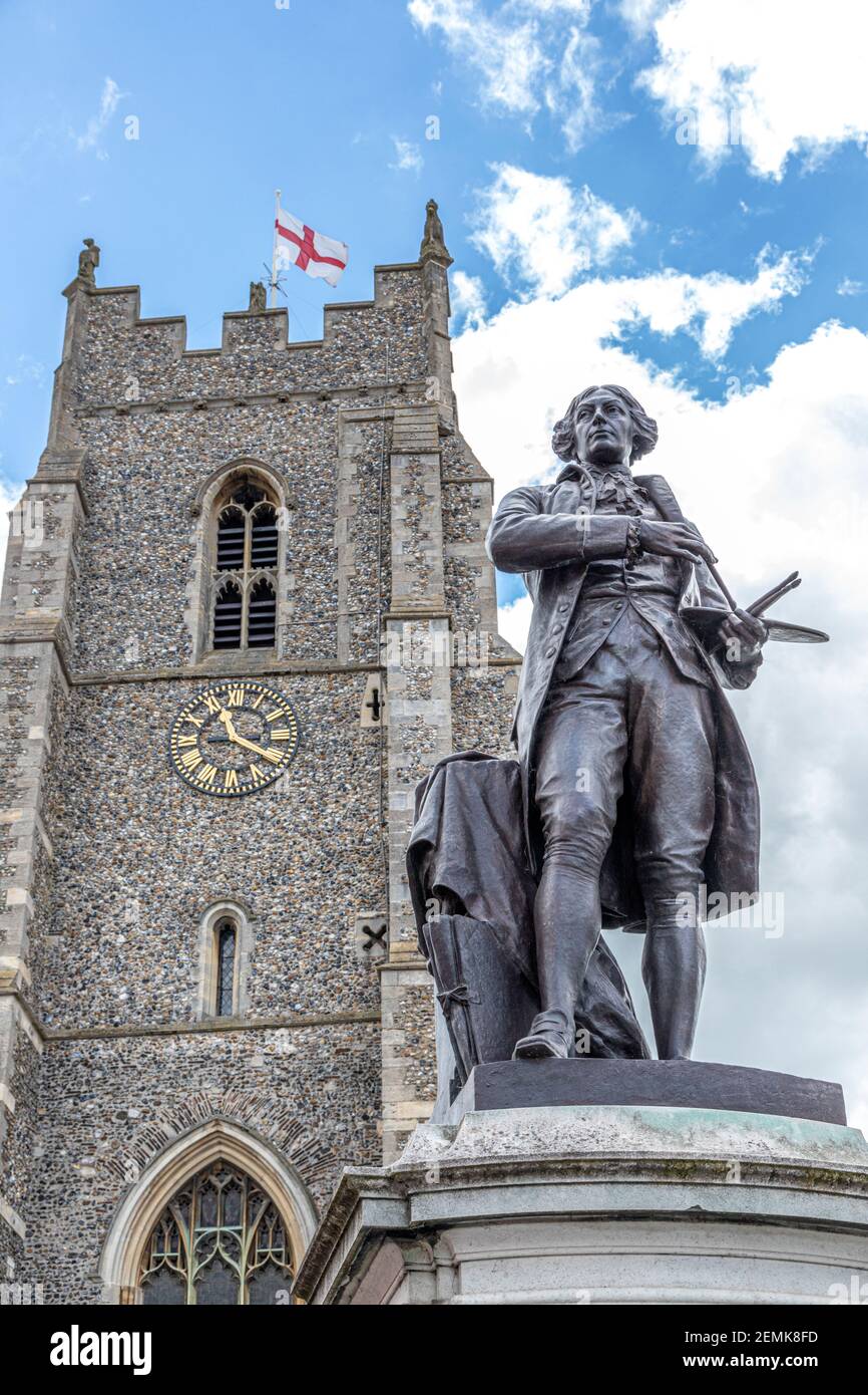 Die Statue neben der St. Peters Kirche auf dem Marktplatz, Sudbury Suffolk UK des berühmten Künstlers Thomas Gainsborough (1727 - 1788) - Er wurde in Th geboren Stockfoto