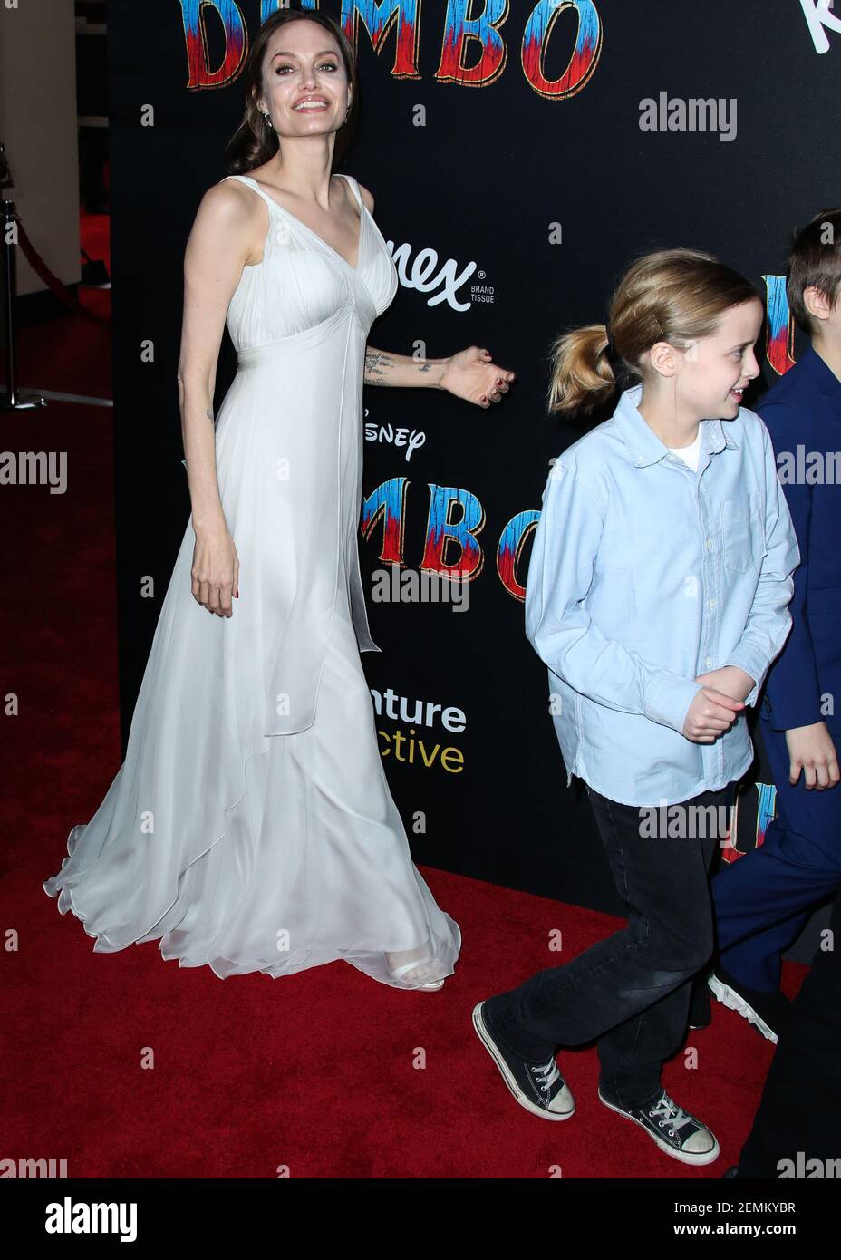 HOLLYWOOD LOS ANGELES CA USA 11. MARZ Die Schauspielerin Angelina Jolie und ihre Tochter Vivienne Marcheline Jolie Pitt kommen zur Weltpremiere von Disneys Dumbo die am 11. Marz 2019 im Ray Dolby