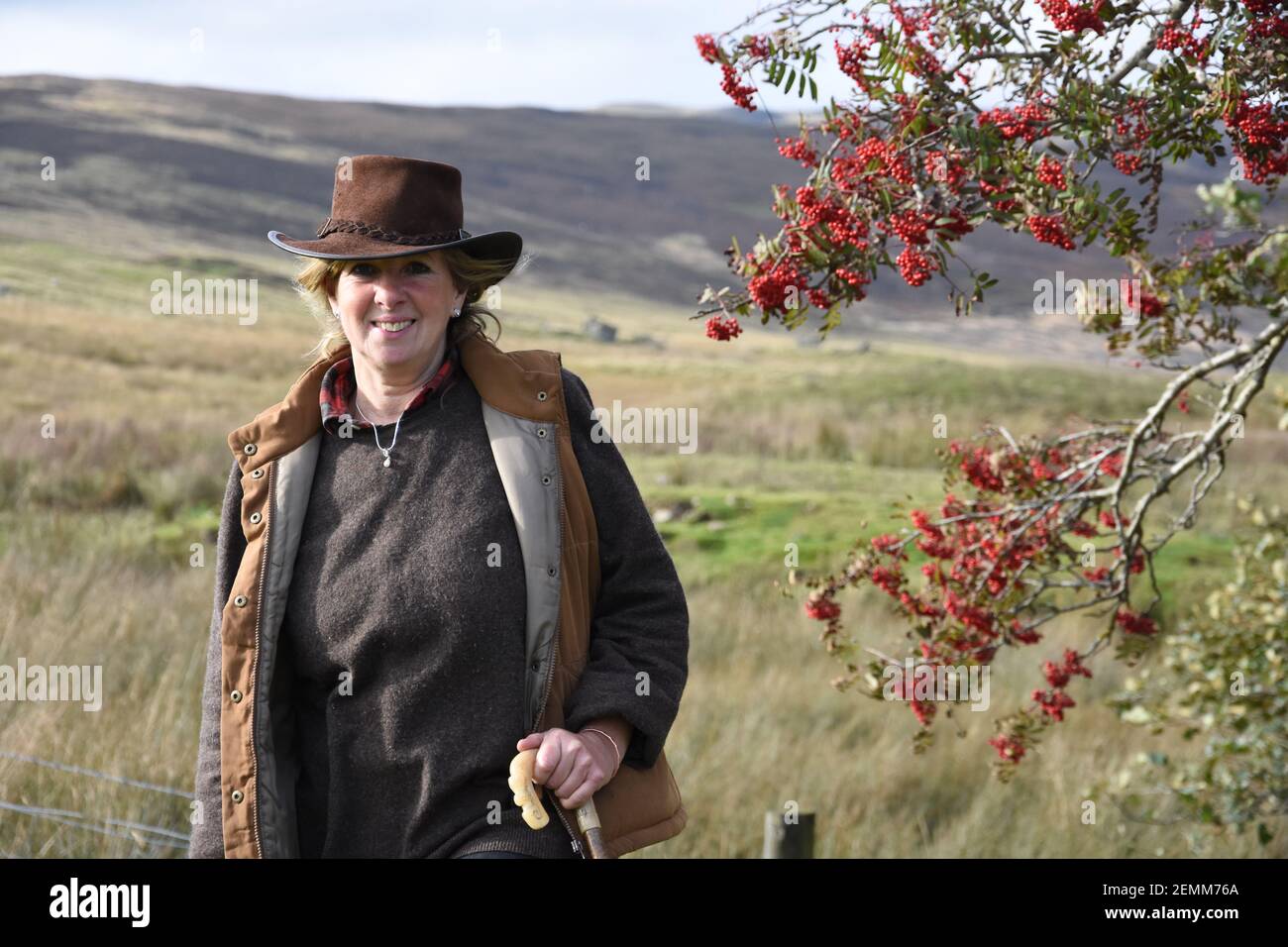 Weibliche Schafzücherin, Katie Fairlie, Angus Glens, Schottland Stockfoto