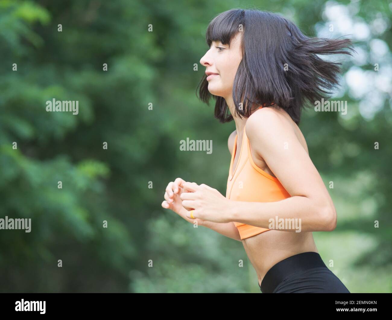 Pretty Young Skinny Frau Macht Übungen Im Freien Stockfoto