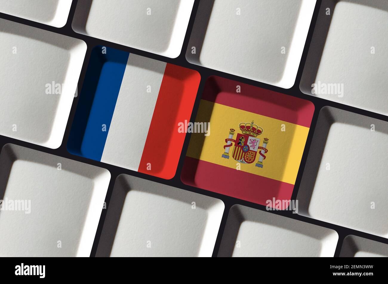 Tastatur mit Französisch Frankreich und Spanisch Spanien Flagge Sprachlernen Übersetzung Stockfoto