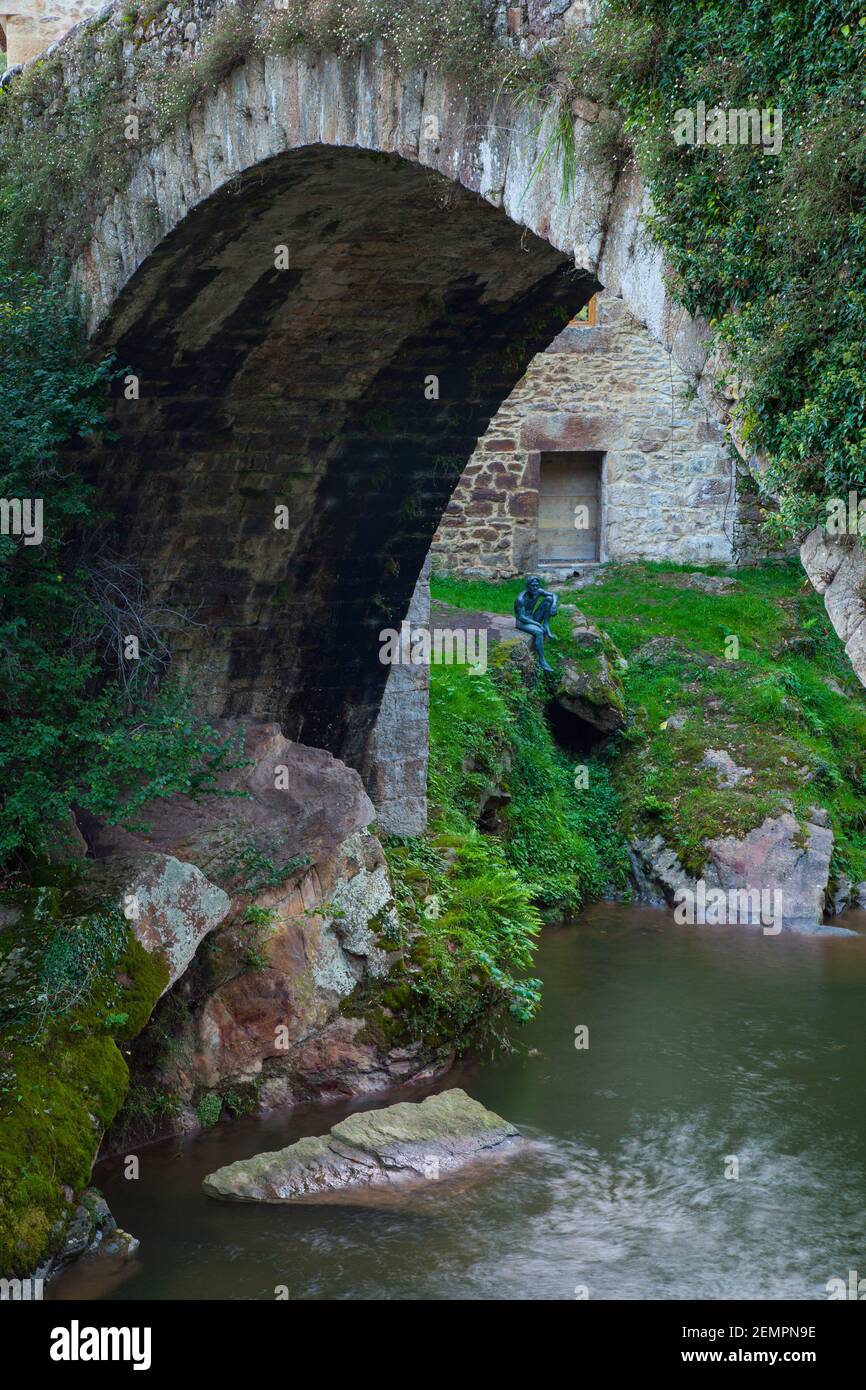 'Hombre Pez', Puente romano (Puente Mayor), Río Miera, Liérganes, Comarca Trasmiera, Kantabrien, España Stockfoto
