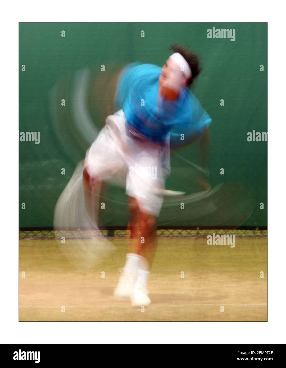 Sonntag... Einen Tag vor Beginn des Jahres 2008 Wimbledon.... Roger Federer Practices Foto von David Sandison The Independent Stockfoto