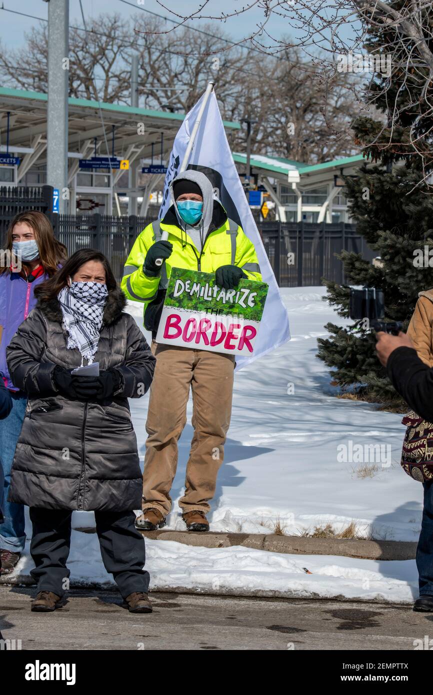 St. Paul, Minnesota. Bundesgebäude. Kundgebung, um ein sofortiges Ende des Krieges gegen Einwanderer zu fordern. Stockfoto