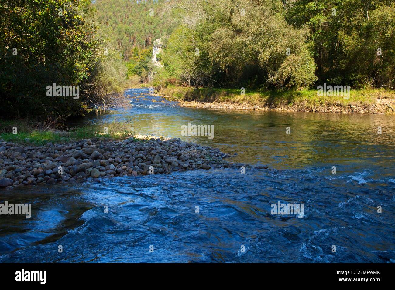 Río Nansa, Camijanes, Kantabrien Stockfoto