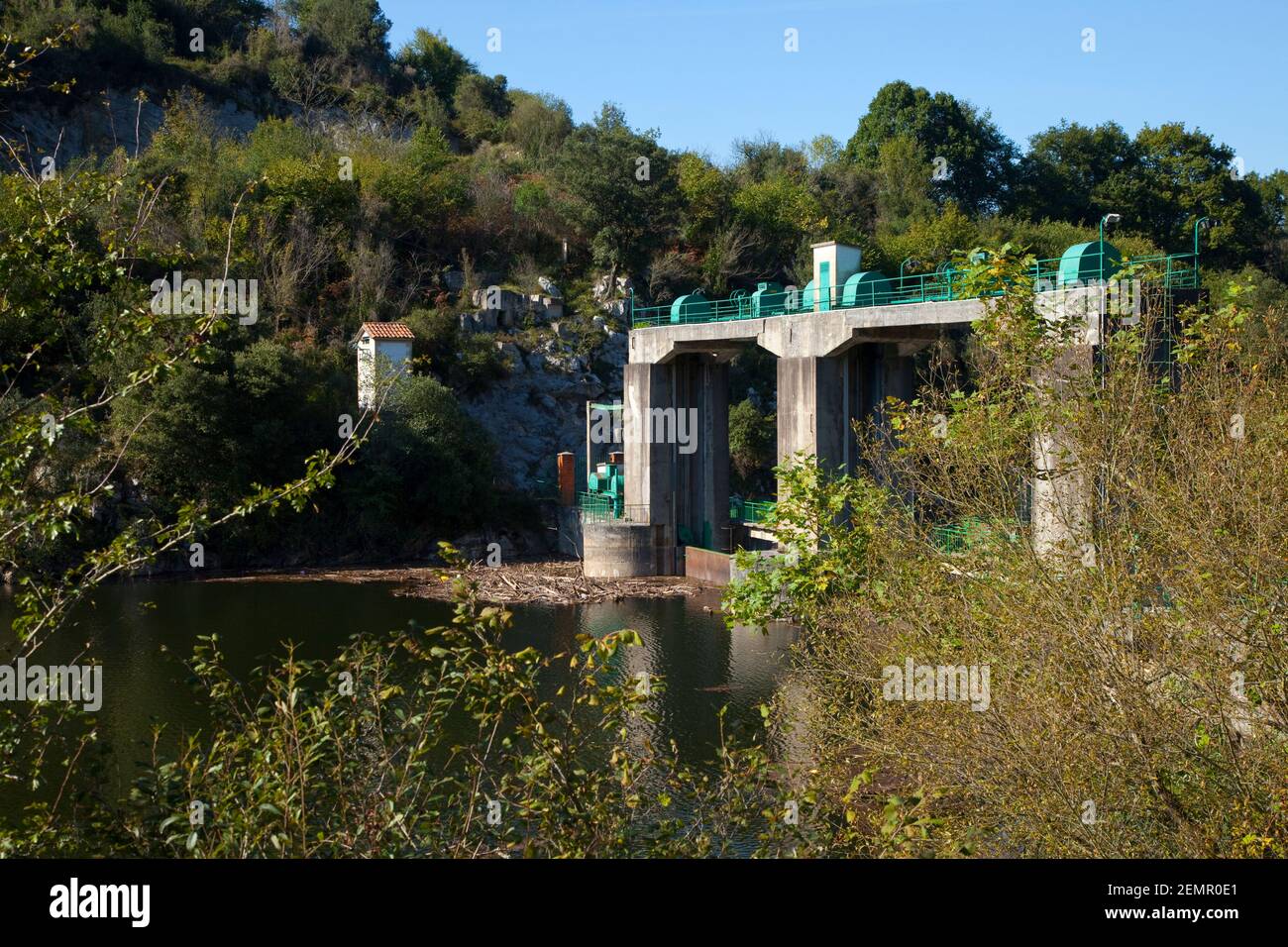 Río Nansa, Presa de Palombera, Kantabrien Stockfoto