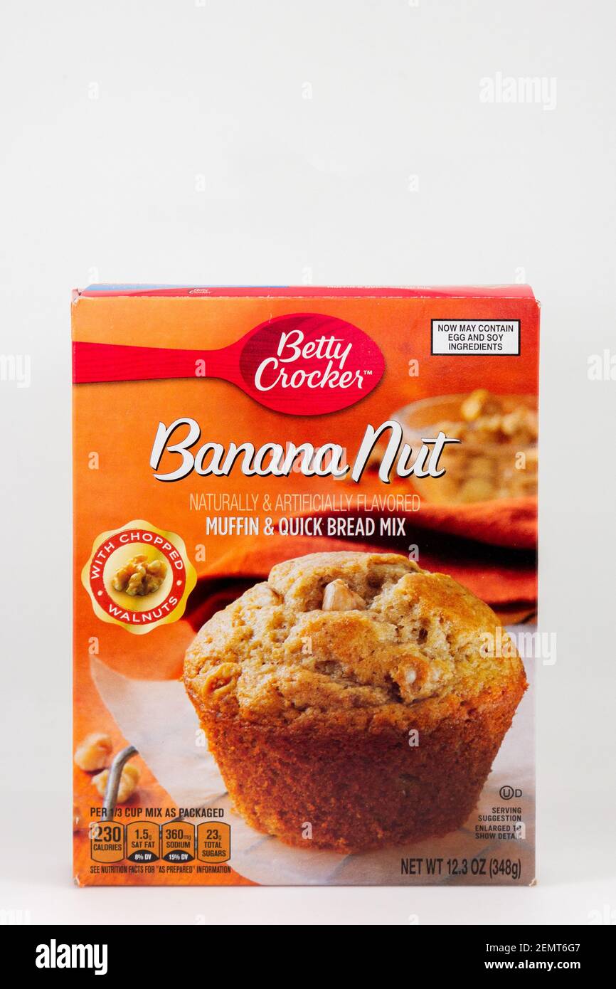 ST PAUL, MN, USA -16. JANUAR 2021: Betty Crocker Banana Nut Muffin Mix und Markenlogo. Stockfoto