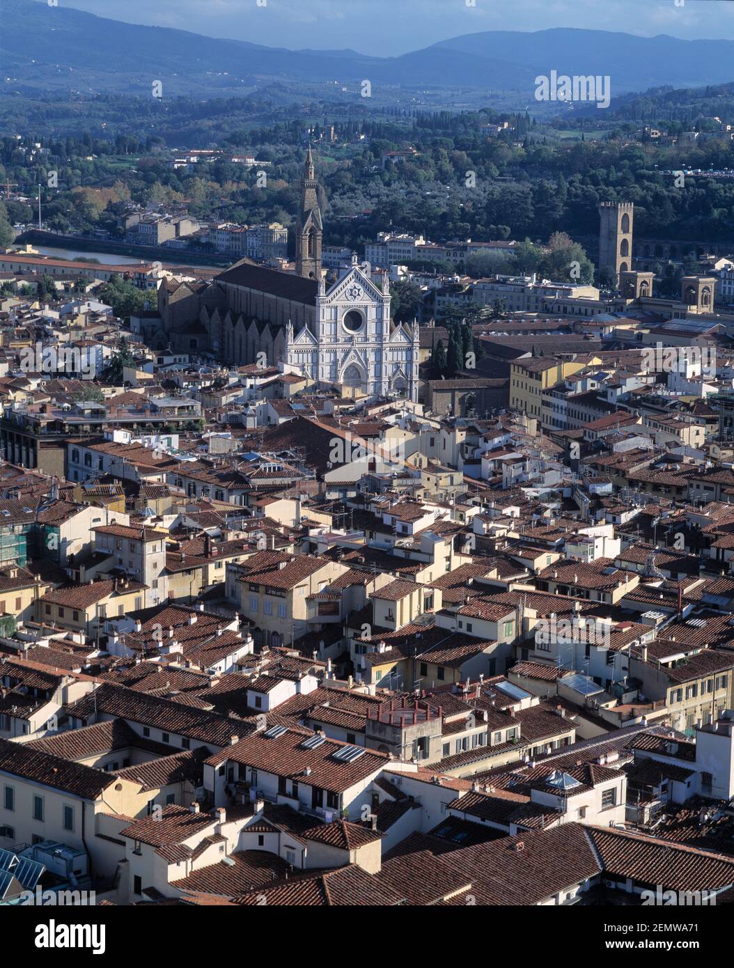 Italien. Florenz. Blick auf die Stadt mit der Basilika Santa Croce. Stockfoto
