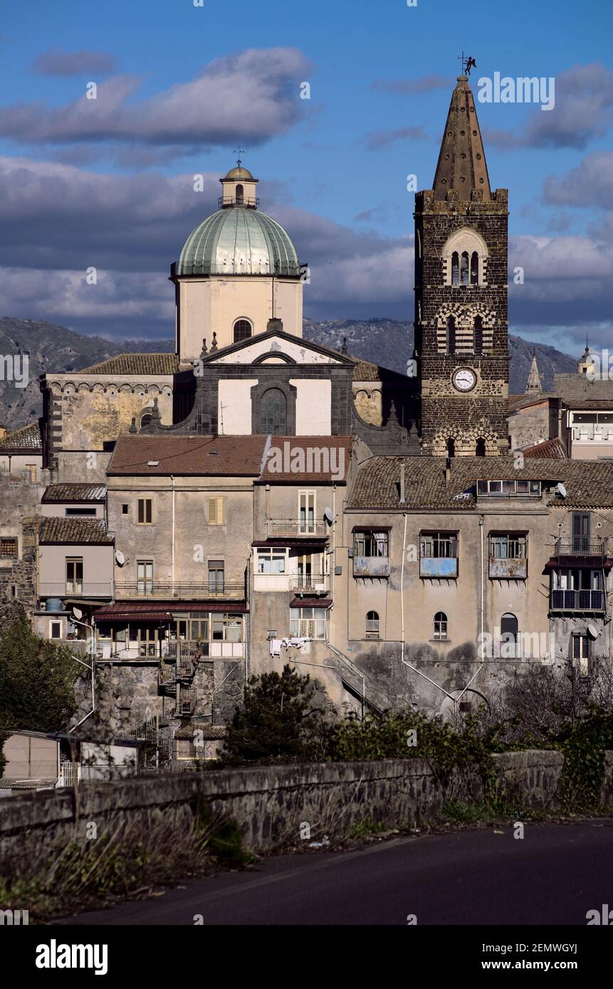 Sehen Sie mittelalterliche Dorf in Sizilien alte Kirche und Denkmäler von Randazzo Stadt Stockfoto