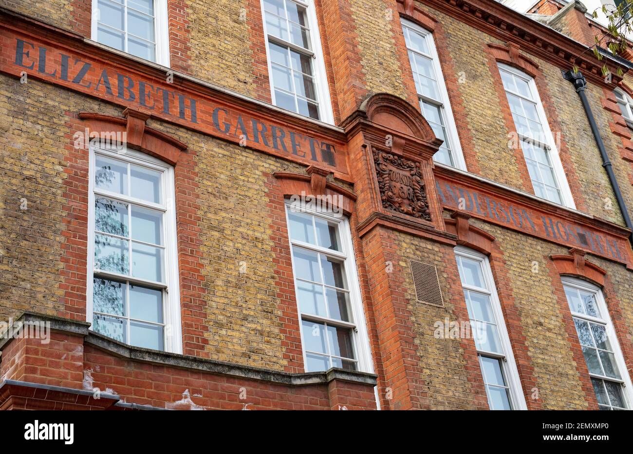 Fassade des Elizabeth Garrett Anderson Hospital, Euston Rd, London, ein Flügel des University College Hospital (UCLH), entworfen 1889 von J.M. Brydon Stockfoto