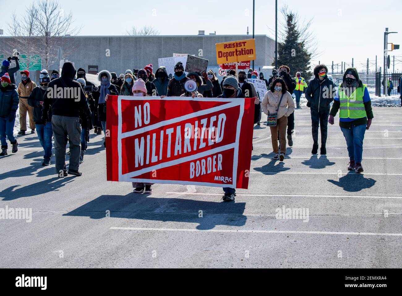 St. Paul, Minnesota. Bundesgebäude. Kundgebung, um ein sofortiges Ende des Krieges gegen Einwanderer zu fordern. Stockfoto