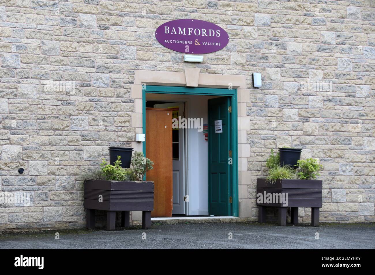 Bamfords Auktionshaus im Peak Shopping Village in Derbyshire Stockfoto
