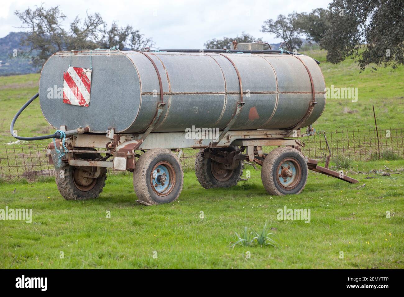 Wassertank für Rinder bei pastoralen Management-Staat verwendet. Extremadura, Spanien Stockfoto