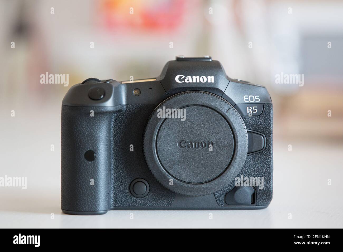 Canon EOS R5 Digitalkamera ohne Spiegel (nur Gehäuse Stockfotografie - Alamy