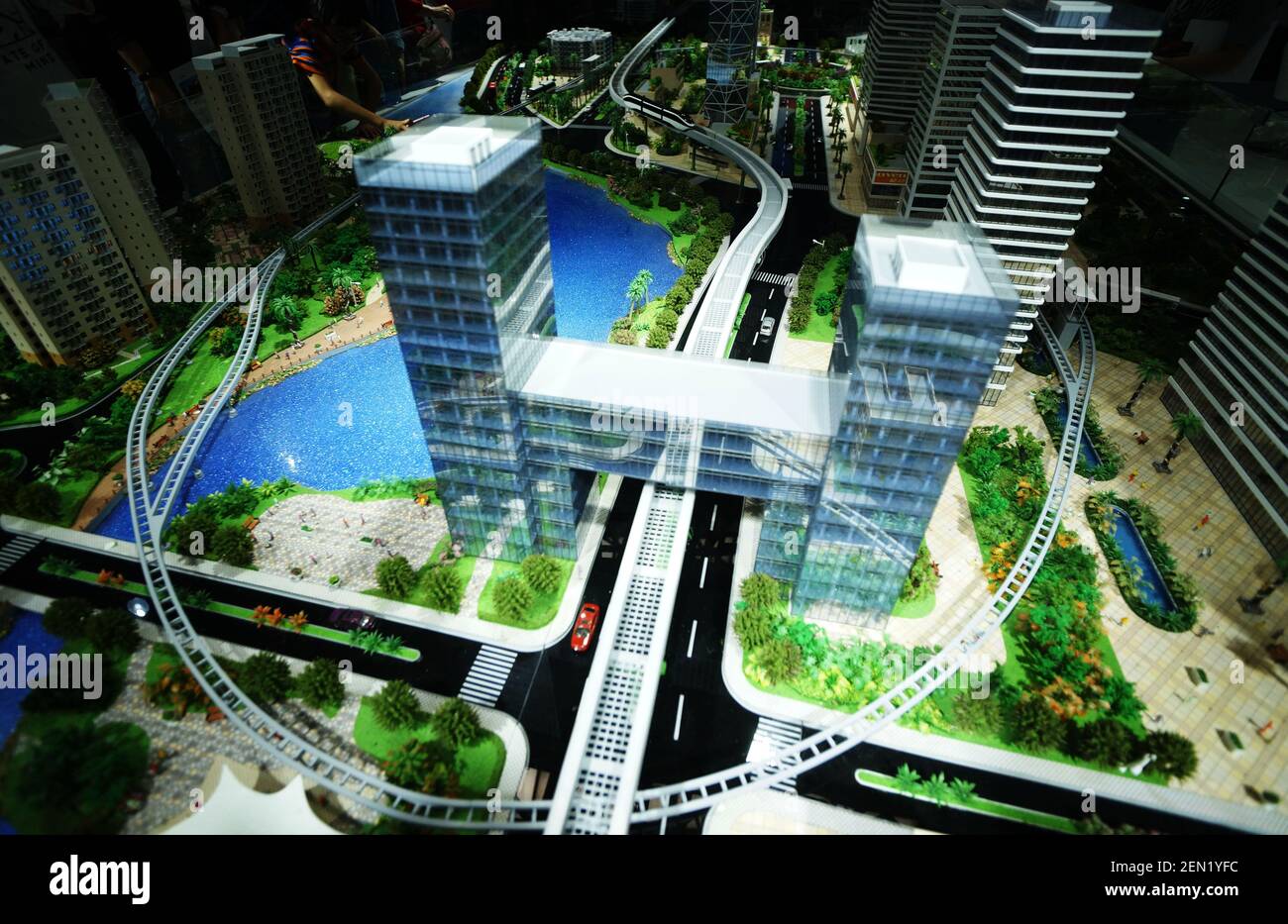 Ein Monorail-Modell, genannt "Skyrail", wird während des World Intelligence Congress (WIC) 3rd in Tianjin, China, am 18. Mai 2019 ausgestellt. Chinas neuer Energiefahrzeughersteller BYD hat seine Elektrobusse in den japanischen Oze-Nationalpark geliefert, sagte das Unternehmen mit Hauptsitz in Shenzhen am Montag. (Foto von Li shengli - Imaginechina/Sipa USA) Stockfoto