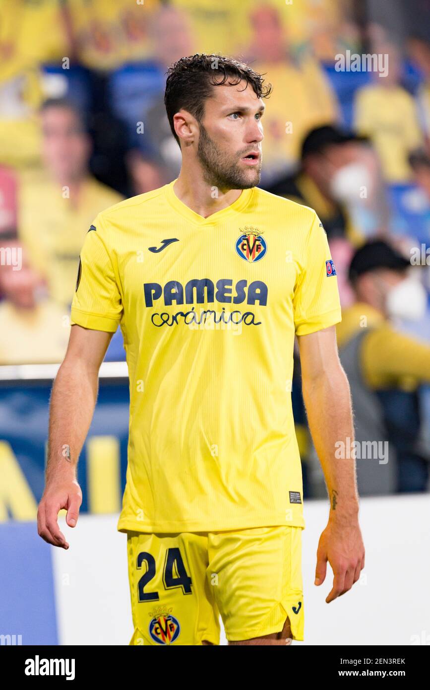 Valencia, Spanien. Februar 2021, 25th. Alfonso Pedraza von Villarreal CF in Aktion gesehen während der Europa League Runde 32 Fußballspiel zwischen Villarreal CF und FC Red Bull Salzburg im Estadio de la Ceramica.(Endstand; Villarreal 2:1 FC Red Bull Salzburg) Credit: SOPA Images Limited/Alamy Live News Stockfoto