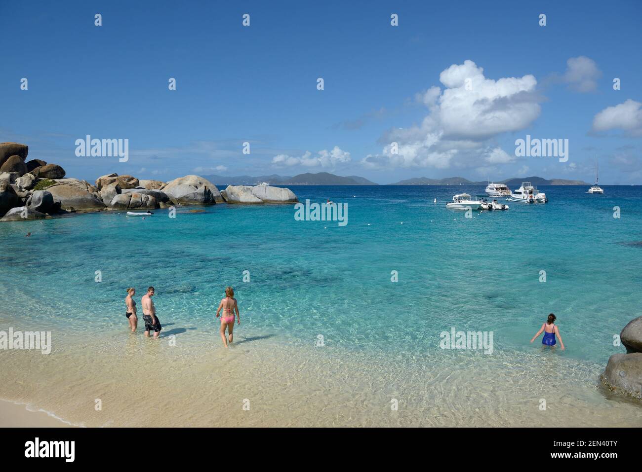 Schwimmen in Devil's Bay, The Baths, Virgin Gorda, Britische Jungferninseln Stockfoto