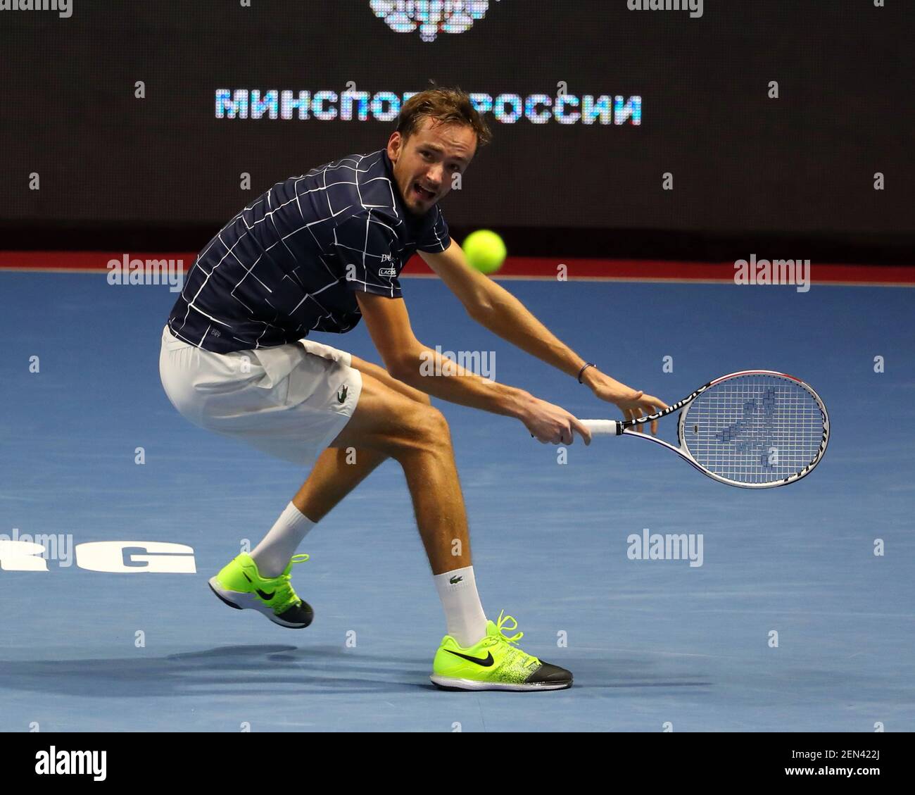 Daniil Medvedev von Russland in Aktion gegen Reilly Opelka der Vereinigten Staaten während der St. Petersburg OPEN 2020 Tennisturnier in Sibur Arena.(Endstand; Daniil Medvedev Reilly Opelka 2: 1). Stockfoto