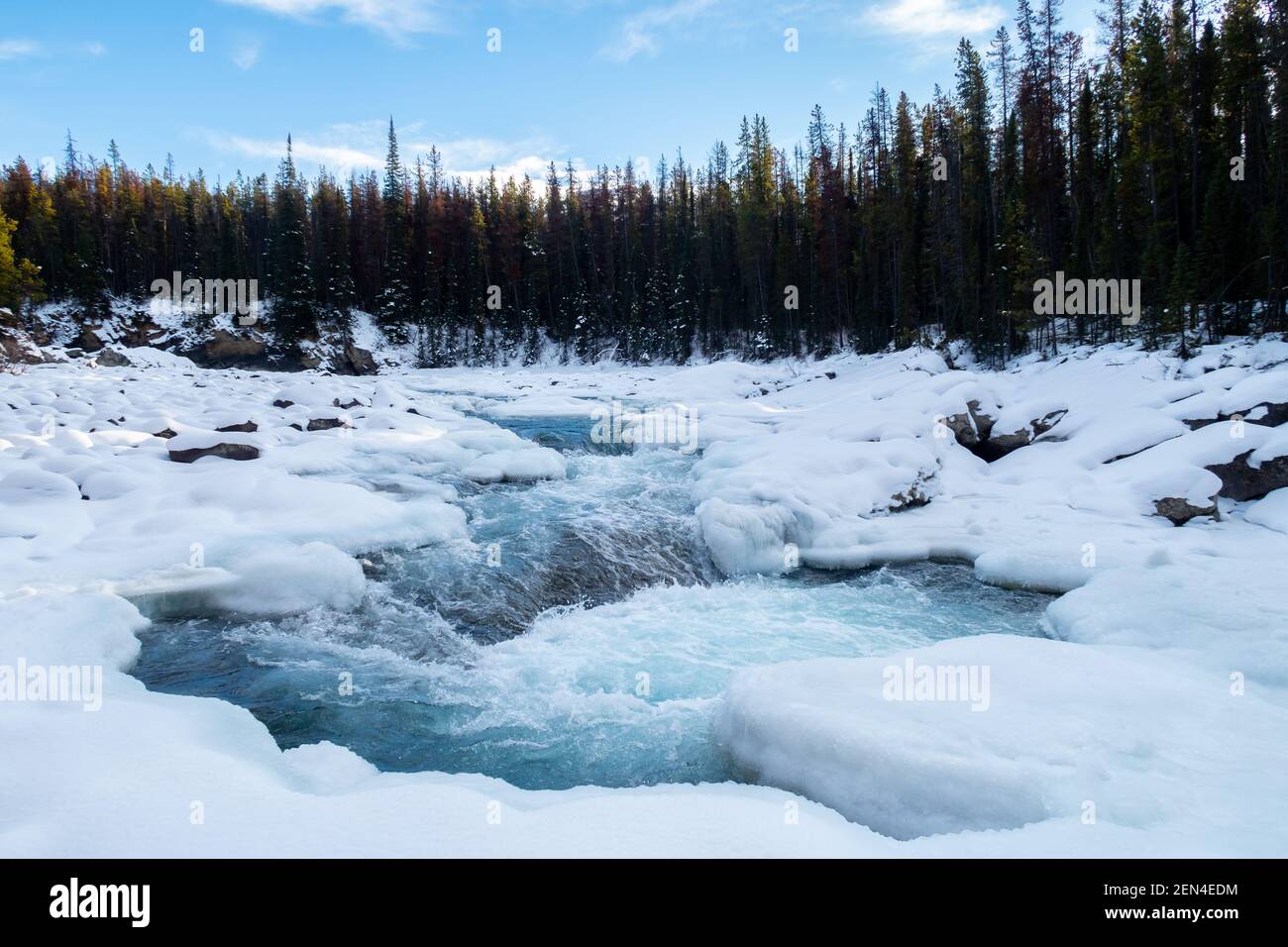 Schöne Aussicht auf Sunwapta Lower Falls im Jasper Nationalpark, Kanada Stockfoto