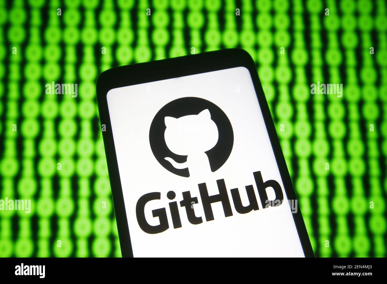 Ukraine. Februar 2021, 25th. In dieser Abbildung ist ein GitHub-Logo eines Anbieters von Internet-Hosting für die Softwareentwicklung auf einem Smartphone-Bildschirm zu sehen.Quelle: Pavlo Gonchar/SOPA Images/ZUMA Wire/Alamy Live News Stockfoto