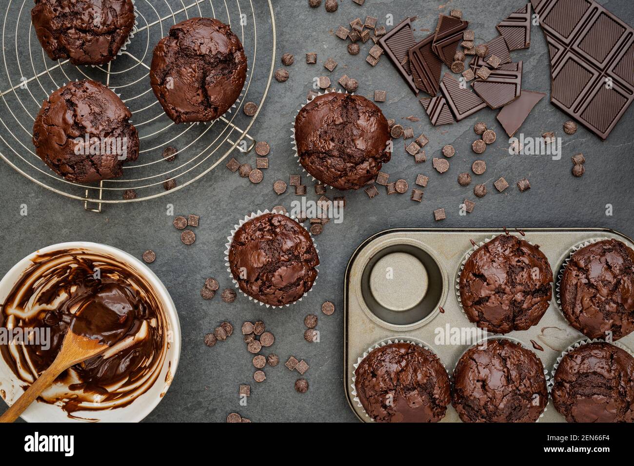 Hausgemachte doppelte Schokolade Muffins Stockfoto