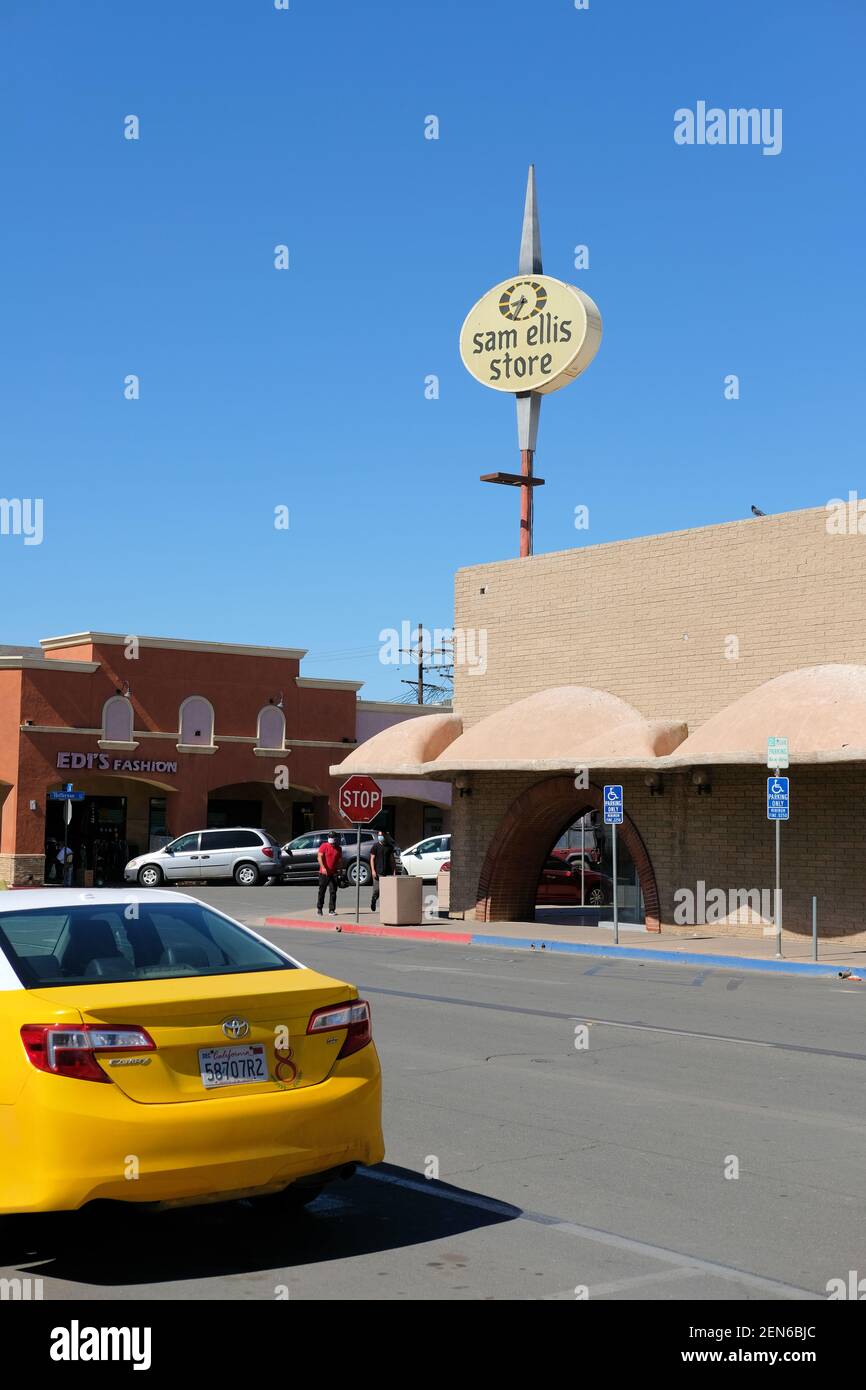 Blick auf das historische Kaufhaus Sam Ellis in der Innenstadt von Calexico, Kalifornien, USA; gegründet 1915, in lokalem Besitz und in Familienbesitz. Stockfoto