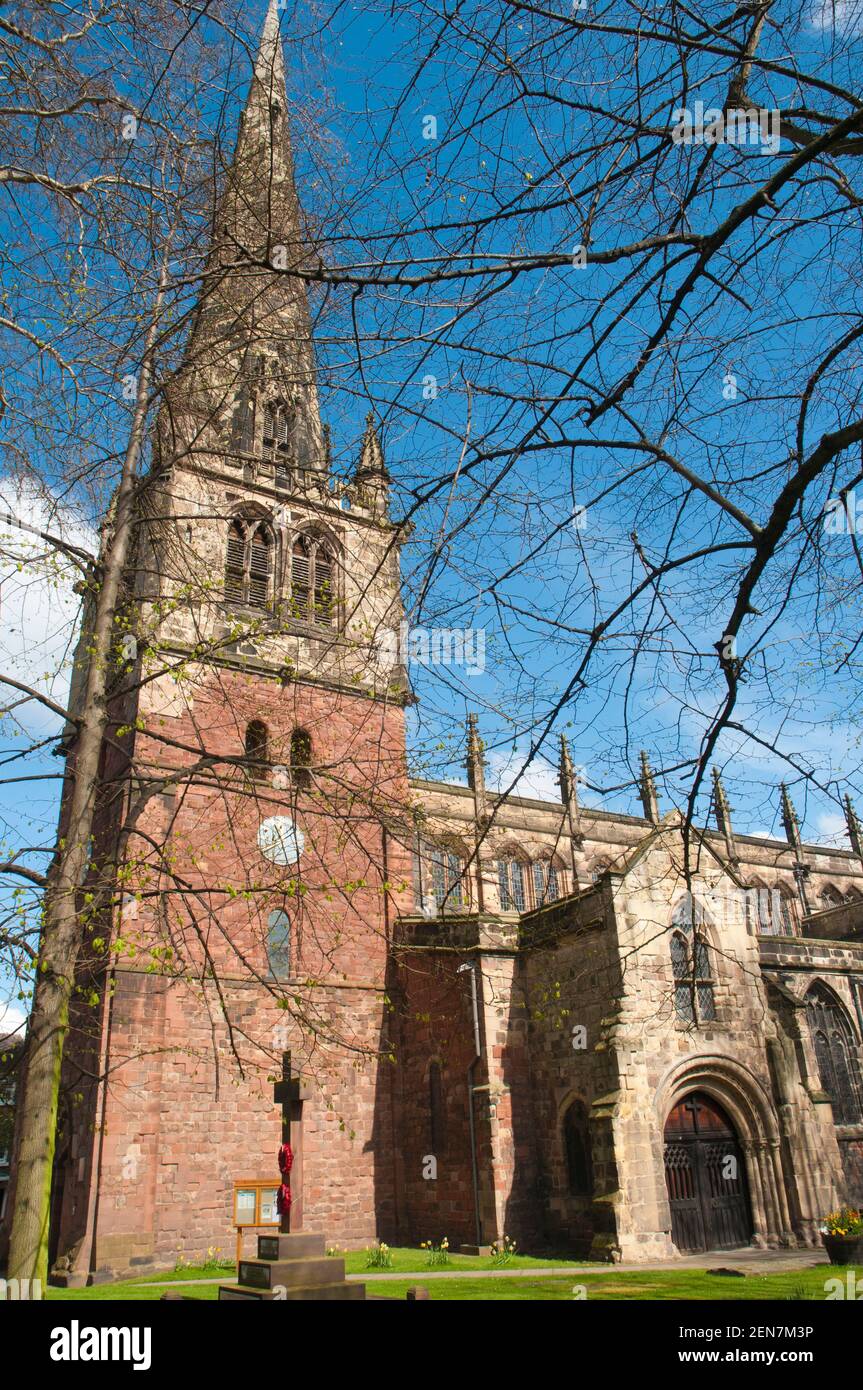 St Mary's Church ist die einzige komplette mittelalterliche Kirche in Shrewsbury, Shropshire, England, mit späteren sächsischen Ergänzungen. Stockfoto