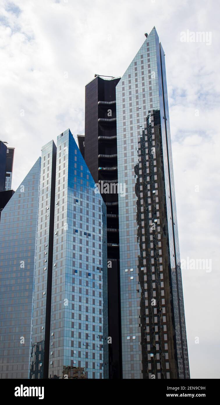 Dubai, VAE - 02.25.2021 moderne Gebäude im Dubai International Financial Centre. Stockfoto