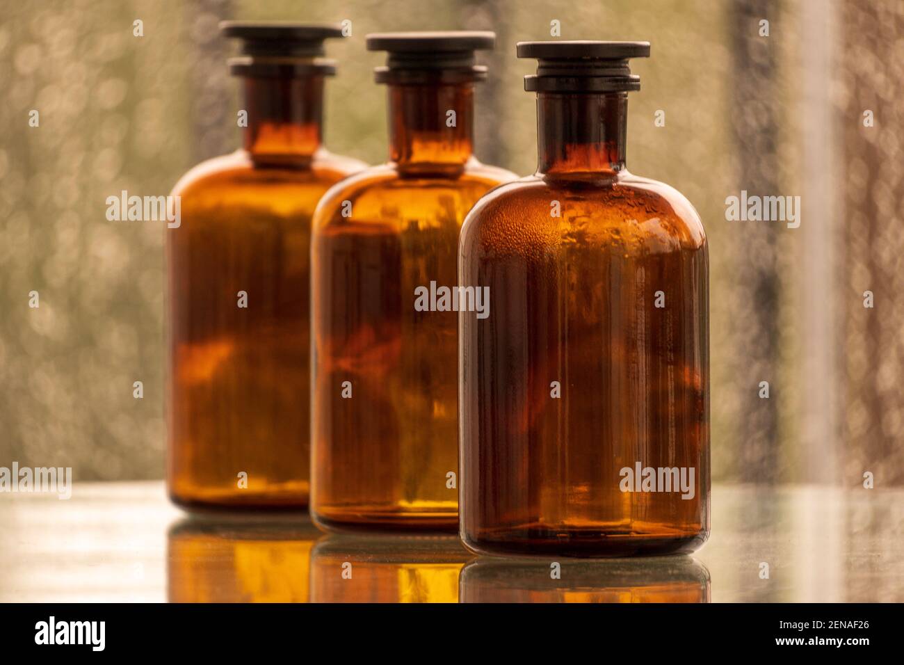 Pharmazeutische Amber Glasflaschen Antik Stockfoto