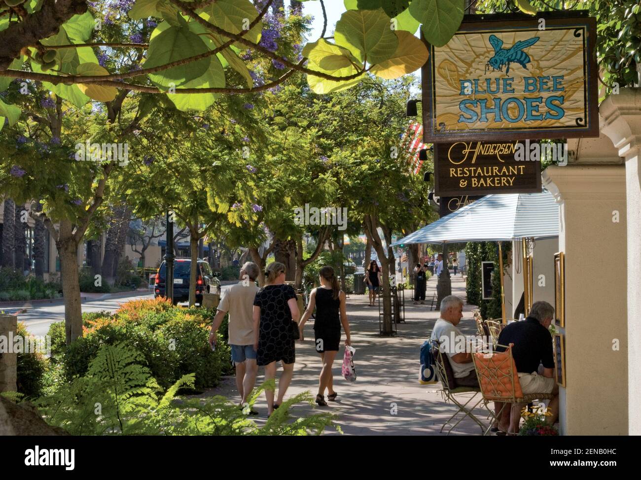 Fußgänger an der State Street, Santa Barbara, Kalifornien, USA Stockfoto