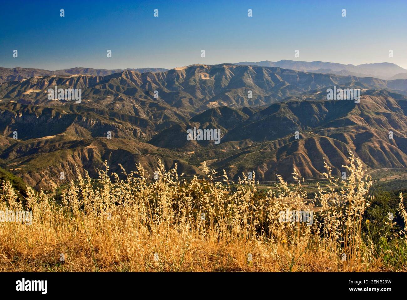 San Rafael Mountains, Blick von der East Camino Cielo Road in Santa Ynez Mountains, in der Nähe von Santa Barbara, Kalifornien, USA Stockfoto