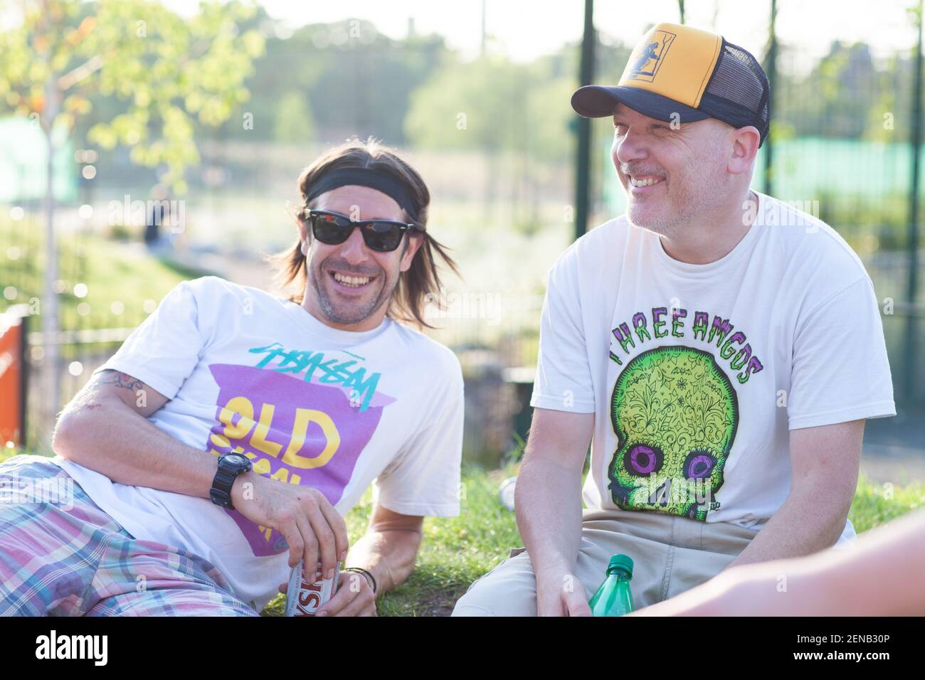 Skateboarder mittleren Alters im Clisssold Park Hackney Skatepark Stockfoto