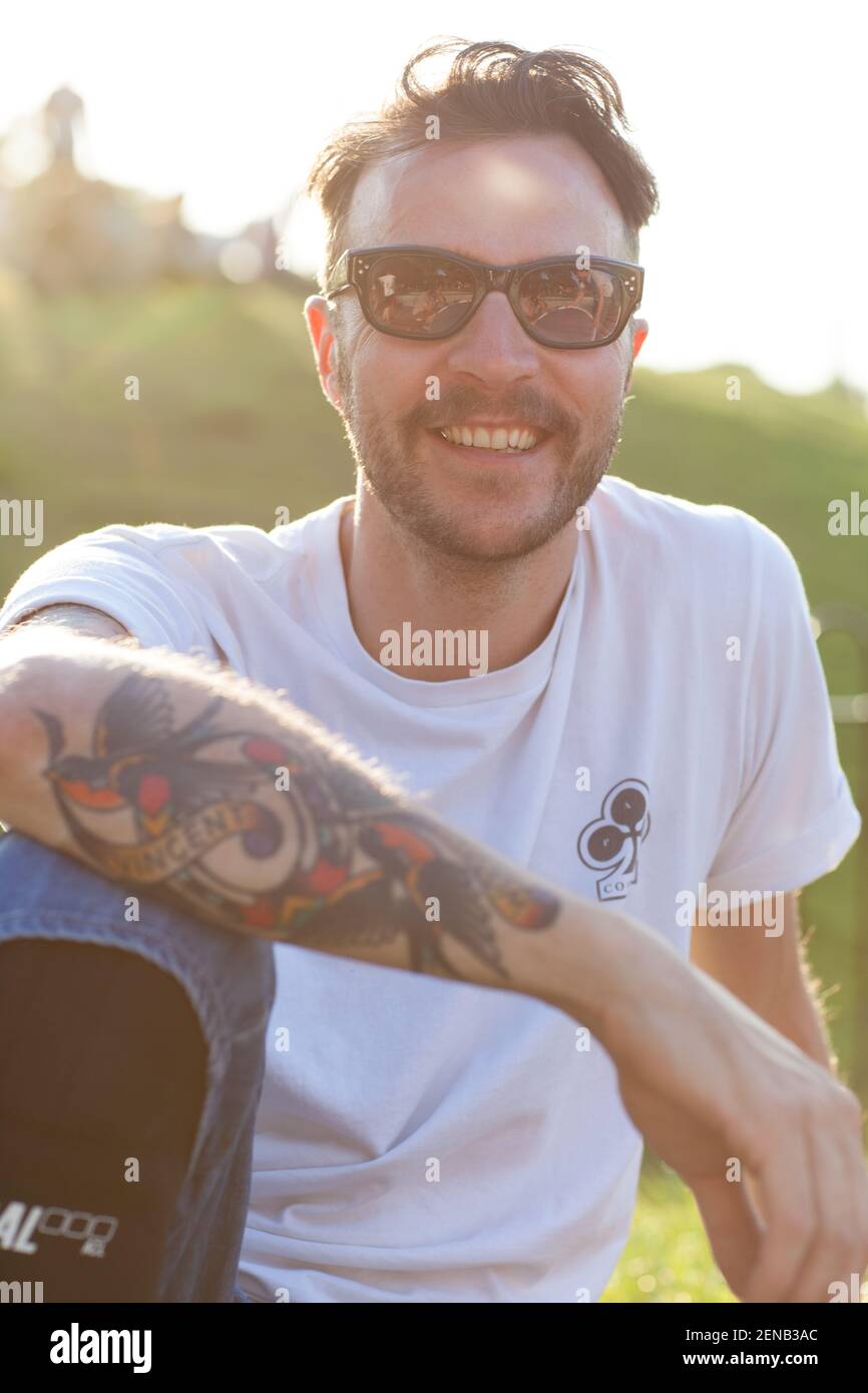 Skateboarder mittleren Alters im Clisssold Park Hackney Skatepark Stockfoto