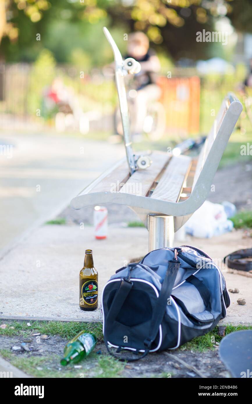 Skateboarder mittleren Alters im Clisssold Park Hackney Skatepark Stockfoto