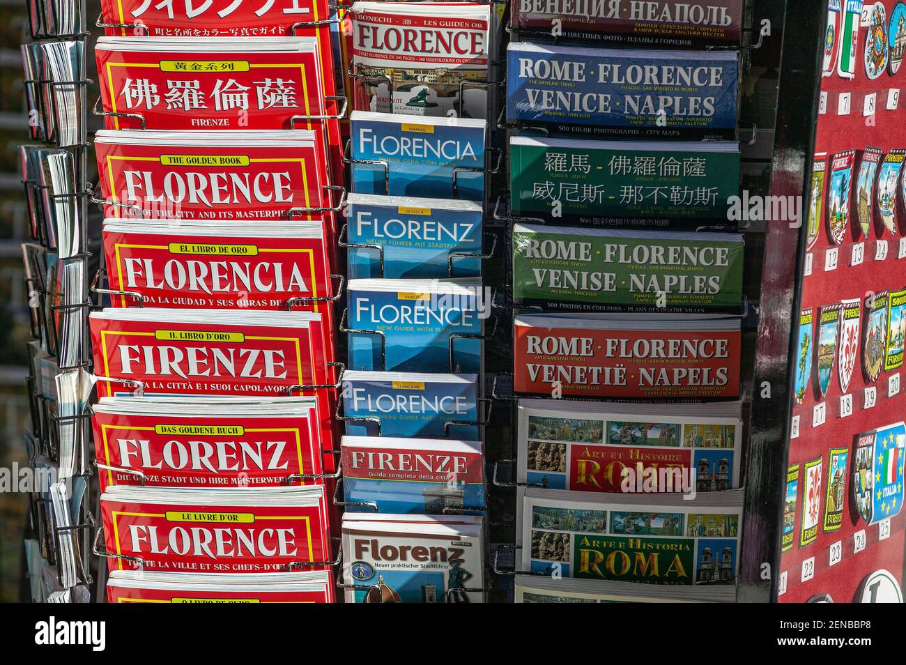 Aussteller von touristischen Karten der Stadt Florenz. Toskana, Italien, Europa Stockfoto