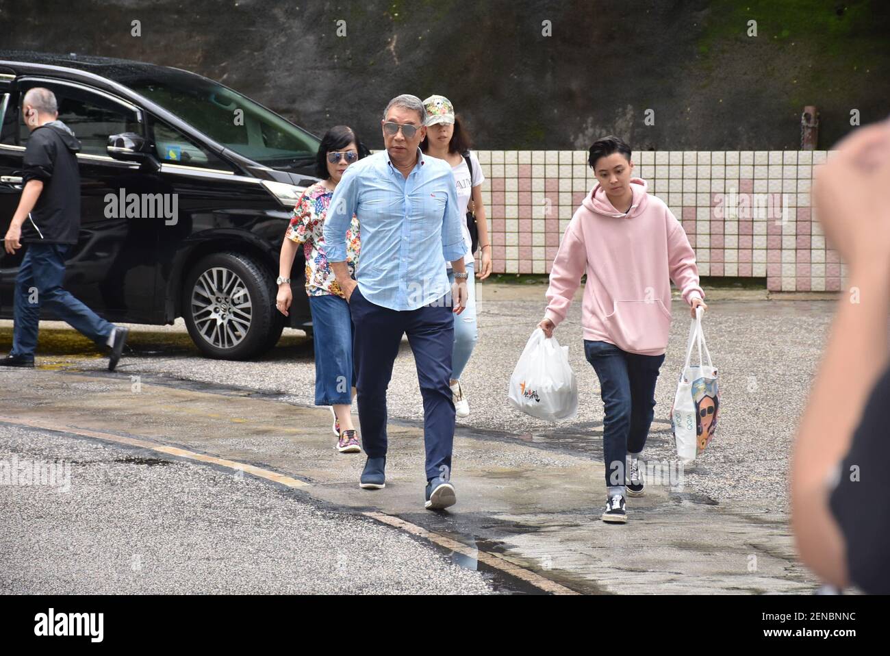 Familien und Freunde besuchen Simon Yam Tat Wah, Schauspieler und Filmproduzent aus Hongkong, der in ein Krankenhaus in Hongkong verlegt wurde und nach einer Aktivität in Zhongshan, Südchina,¡¯Provinz Guangdong, eine zweite Operation erfolgreich erhalten hat, 20. Juli 2019. (Foto von GCMT - Imaginechina/Sipa USA) Stockfoto